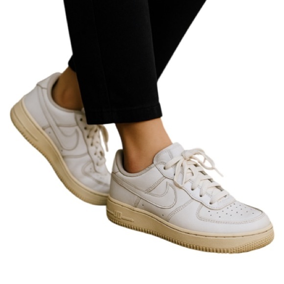 Nike Air Force 1 Unisex Youth Sneakers White on White Leather Basketball Size 7Y - Picture 1 of 11